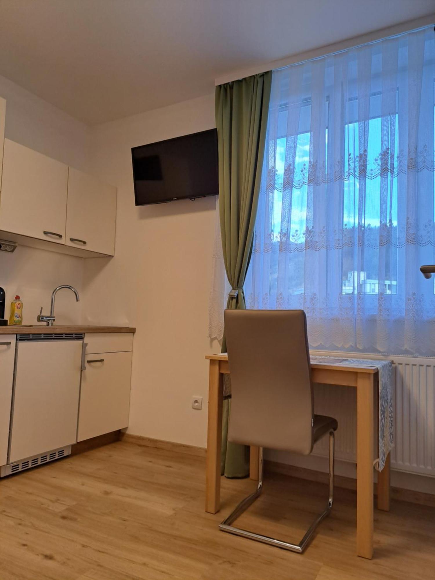 Private Zimmer Hoap لوبن المظهر الخارجي الصورة
